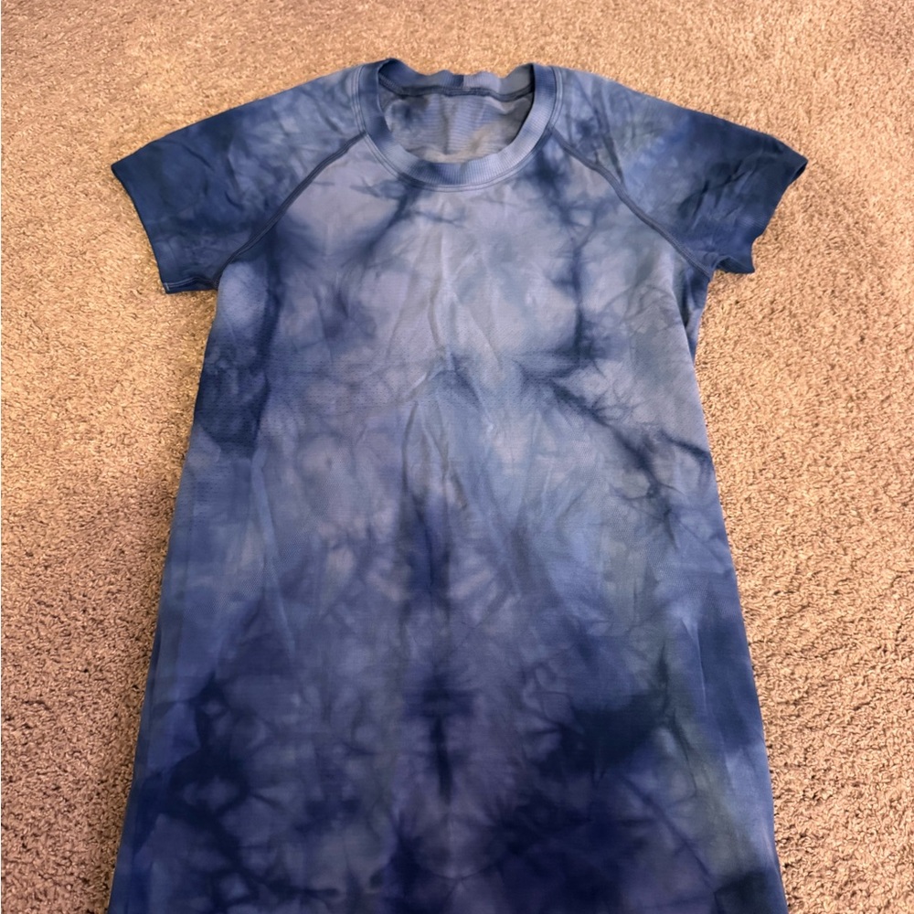 lululemon athletica Blue Tie-Dye Short Sleeve Tee